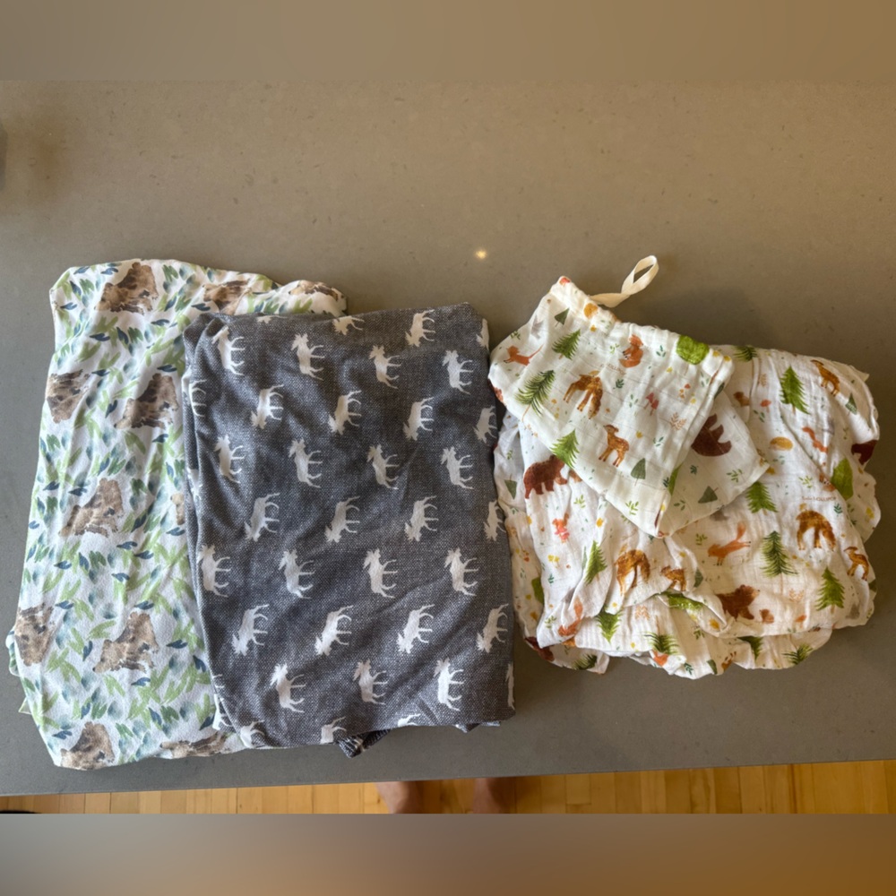 3x Crib sheets + 1x change pad cover - copper pearl and Loulou Lollipop
